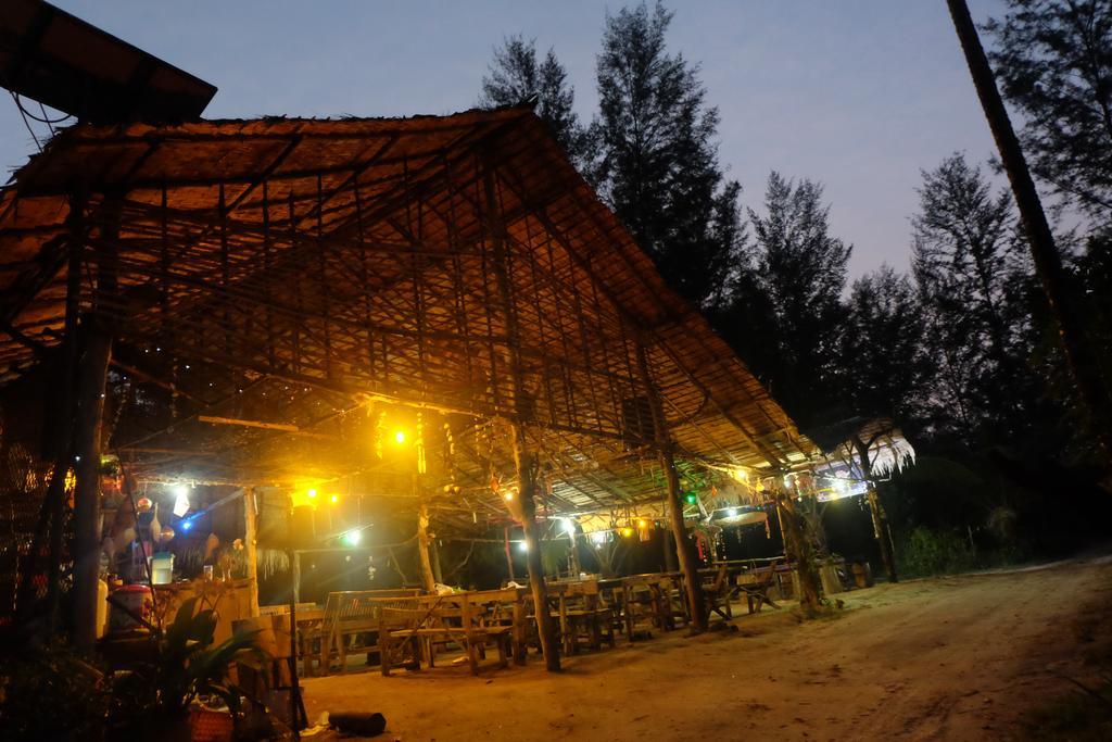 Mr. Chuoi Bar And Hut Otel Ko Phra Thong Dış mekan fotoğraf
