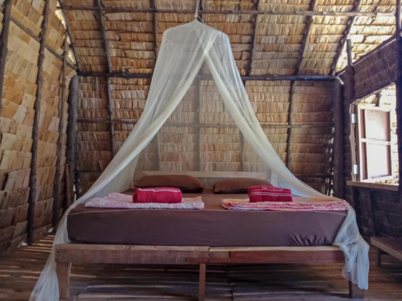 Mr. Chuoi Bar And Hut Otel Ko Phra Thong Dış mekan fotoğraf